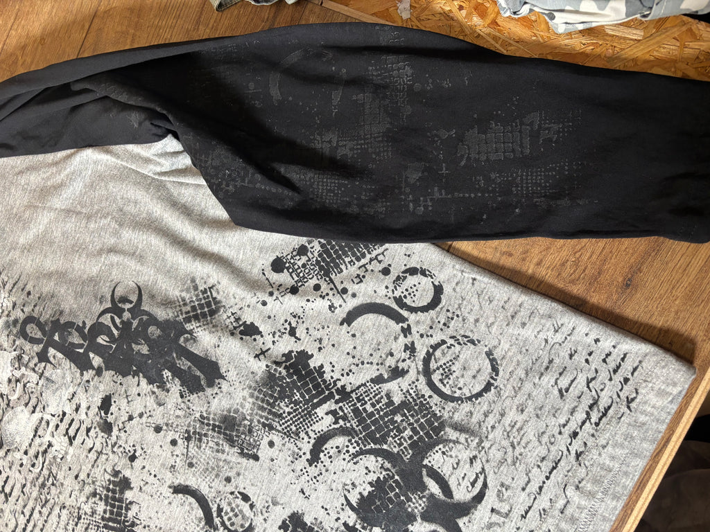 Skater style black and gray printed tshirt skull