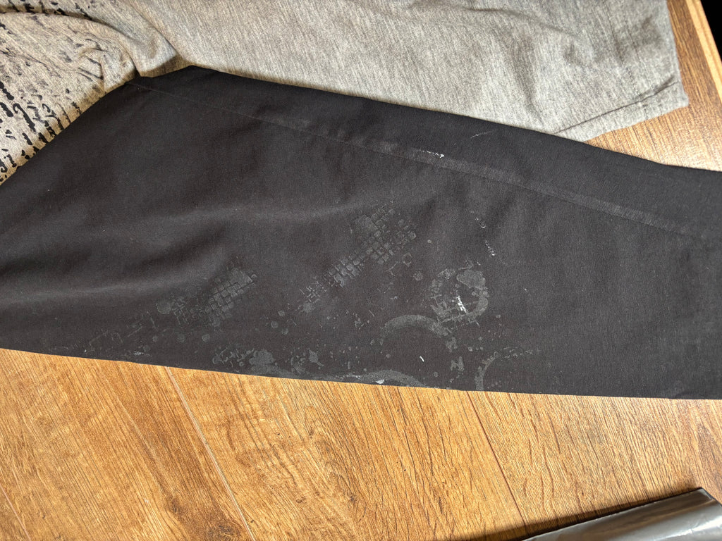 Skater style black and gray printed tshirt skull