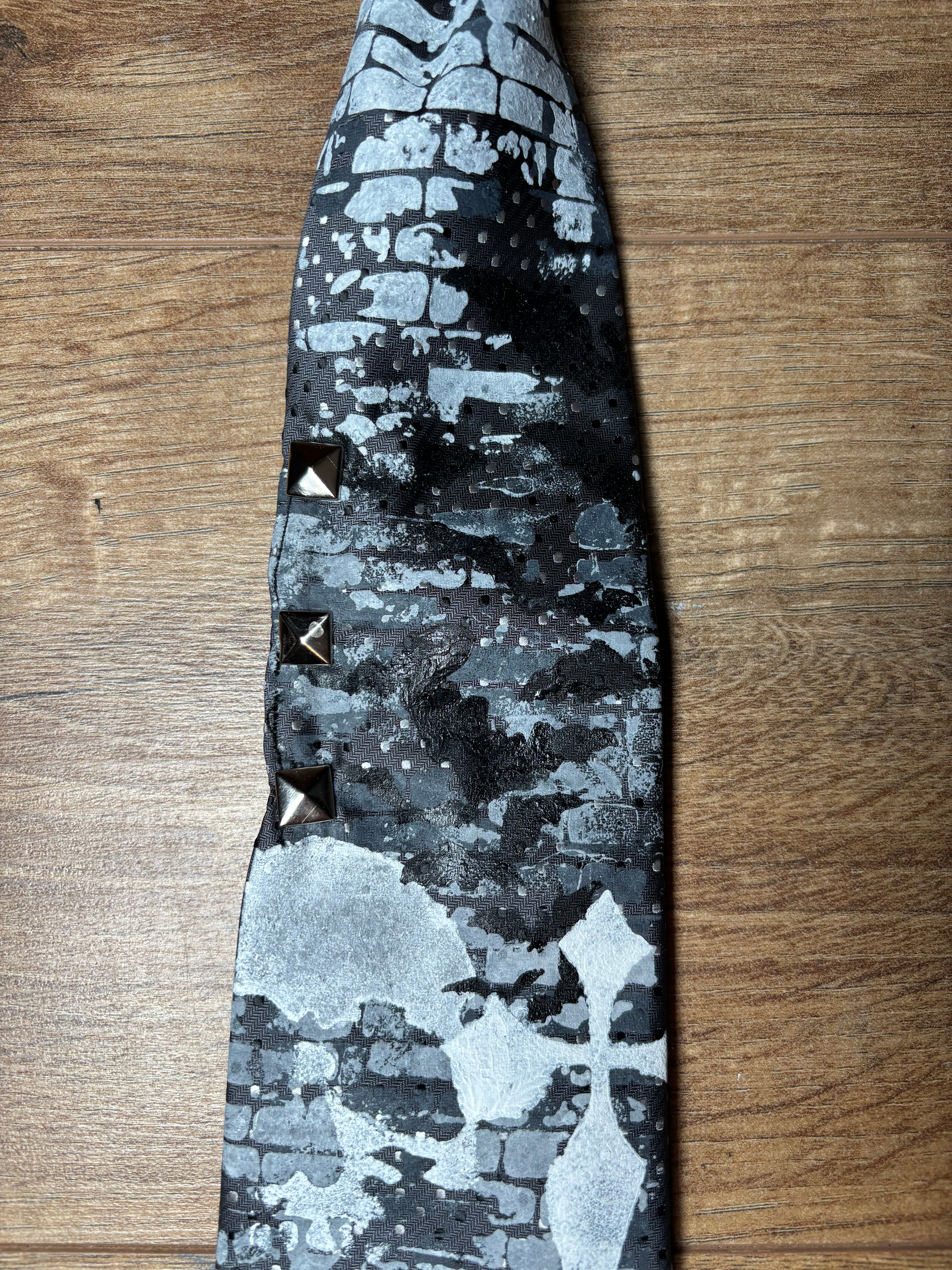 Alternative skull tie