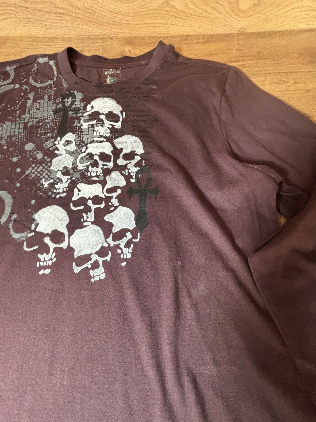 Burgundy long sleeve print tshirt with skulls
