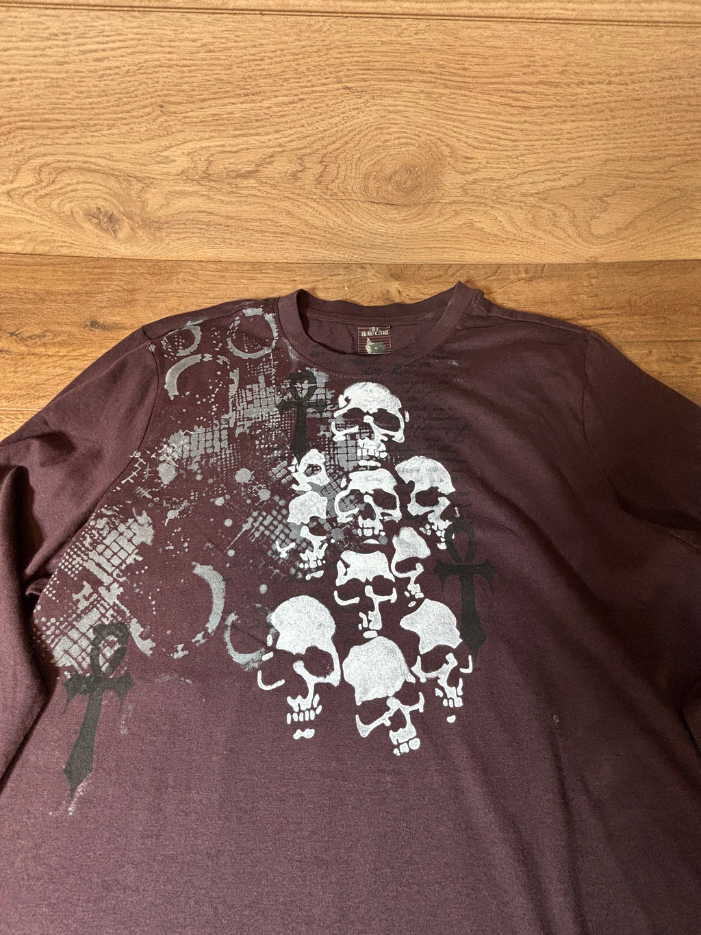 Burgundy long sleeve print tshirt with skulls