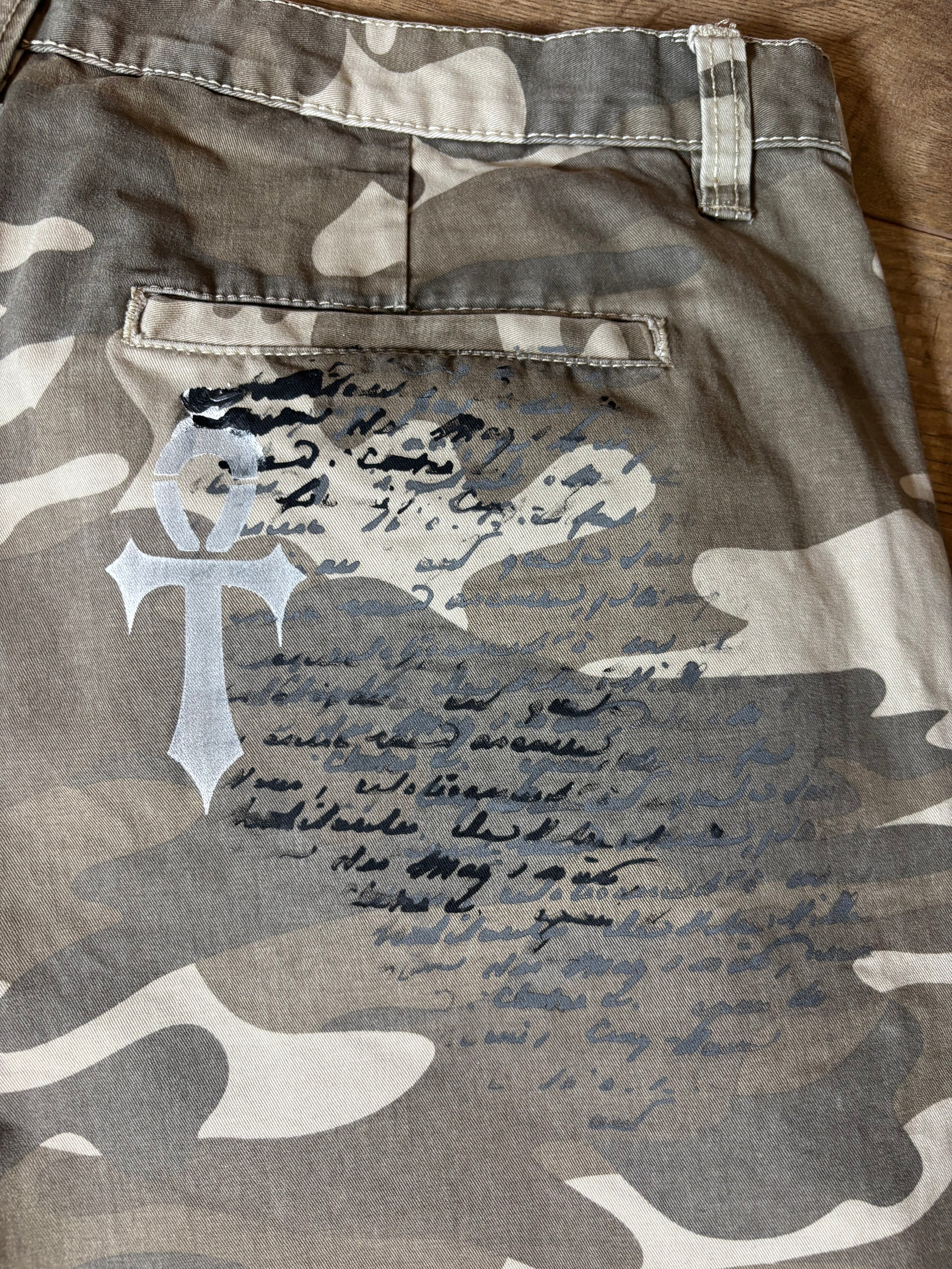 Men’s alternative print shorts