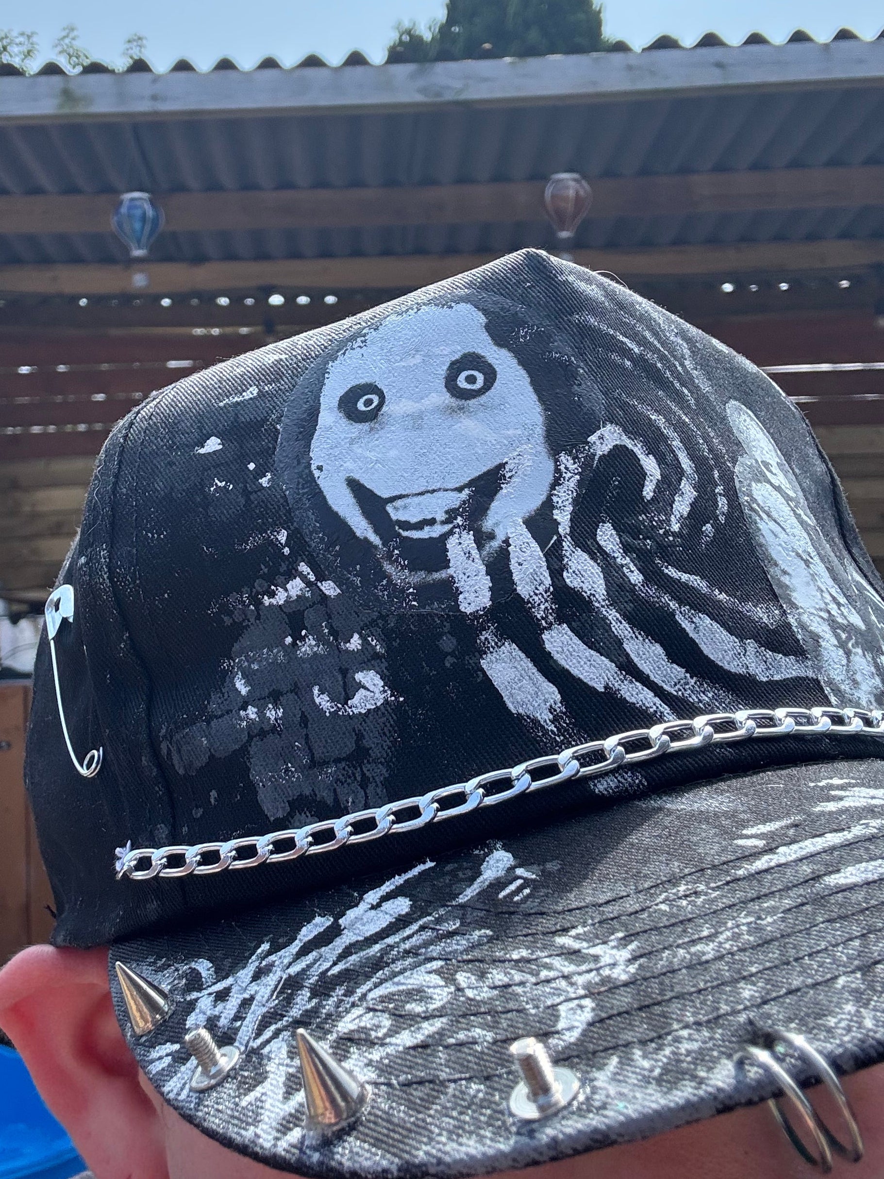 Creepypasta jeffthekiller and Russian sleep experiment hat