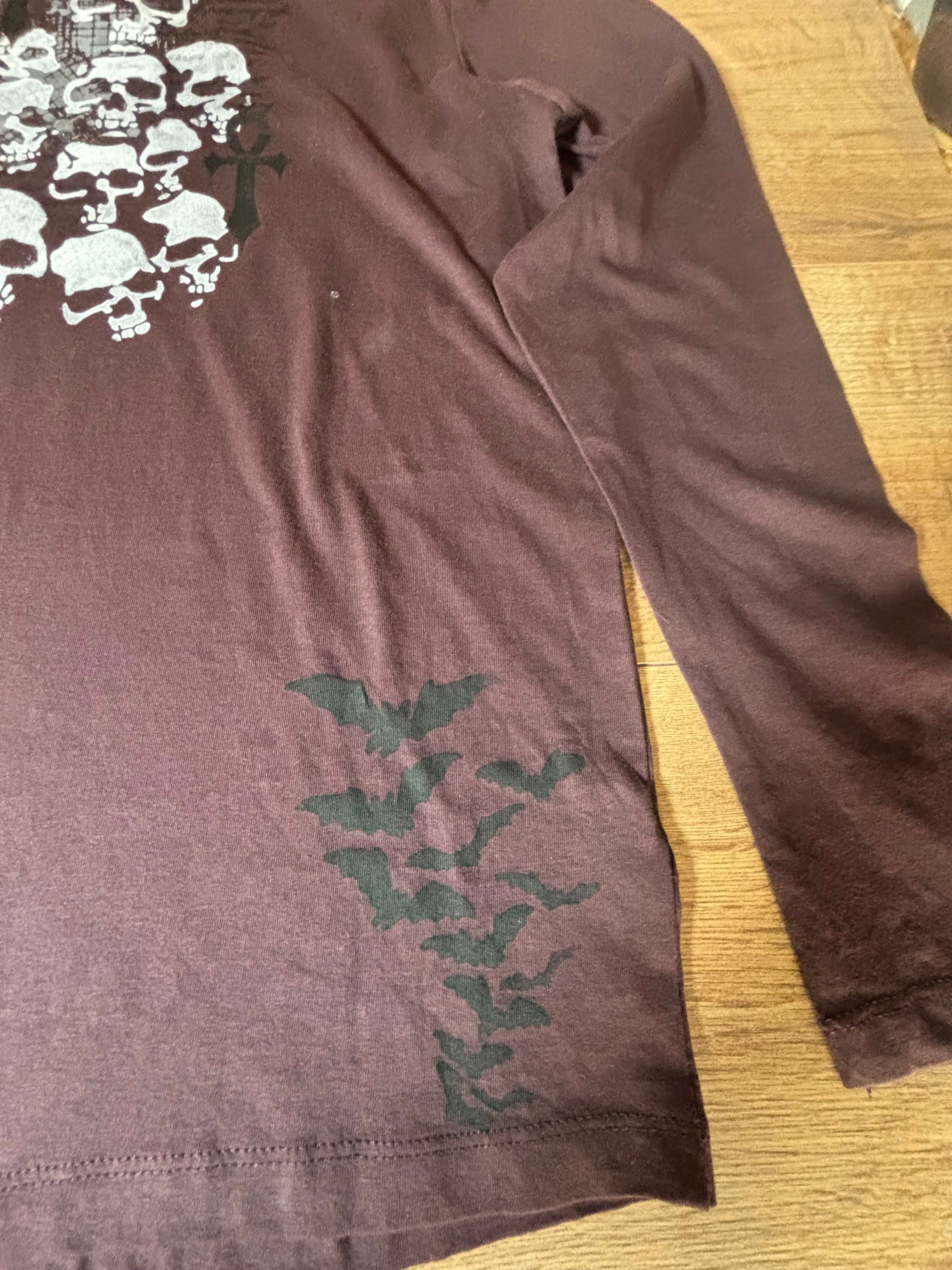 Burgundy long sleeve print tshirt with skulls