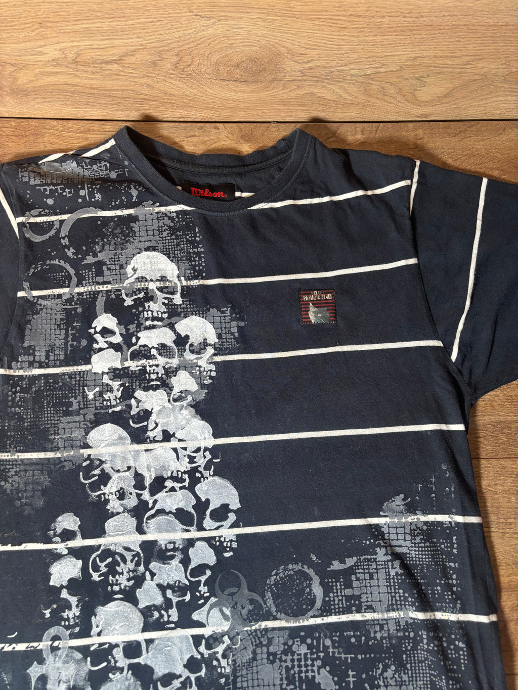 Alternative White and Navy print striped tshirt with skulls