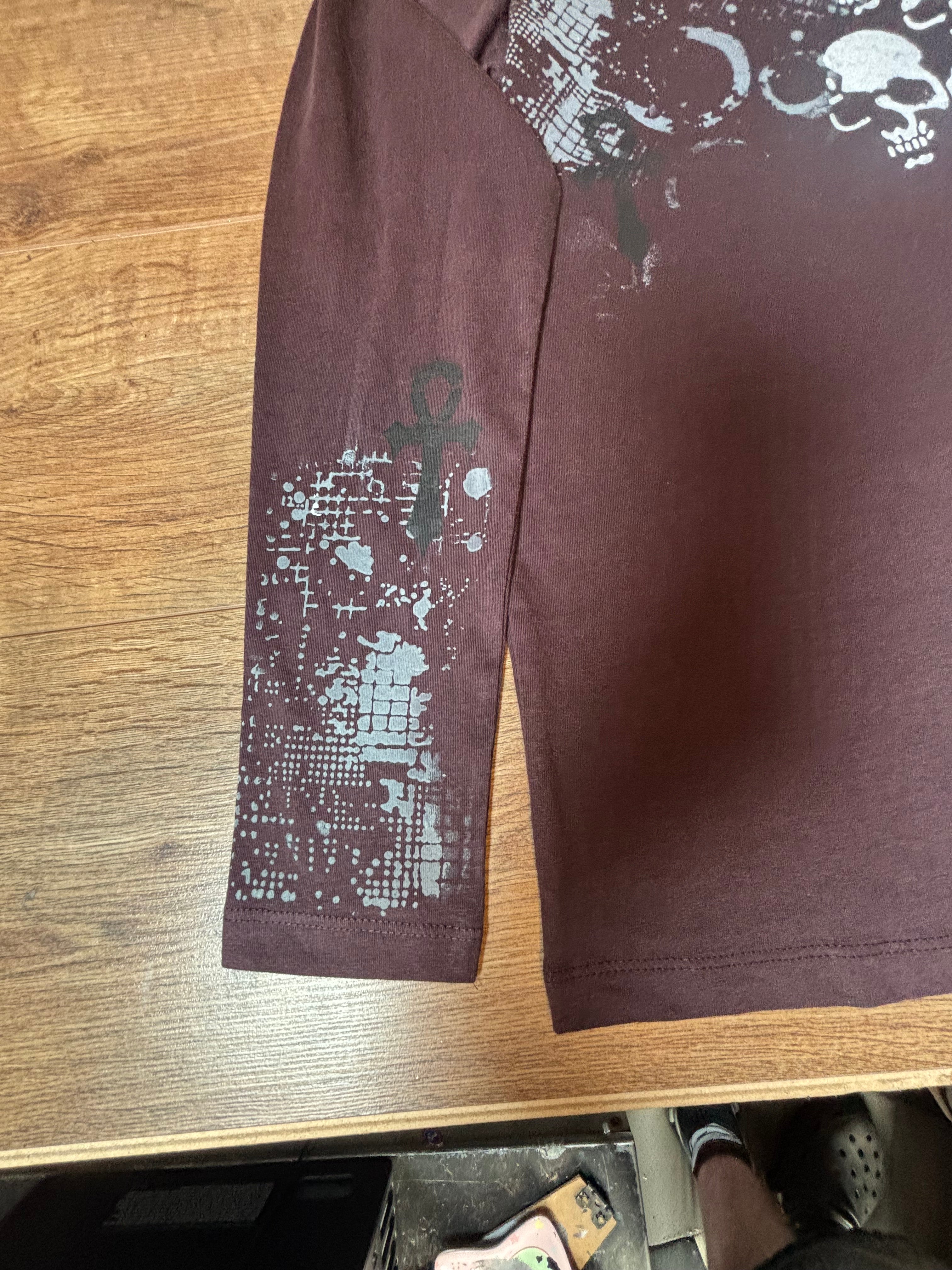 Burgundy long sleeve print tshirt with skulls