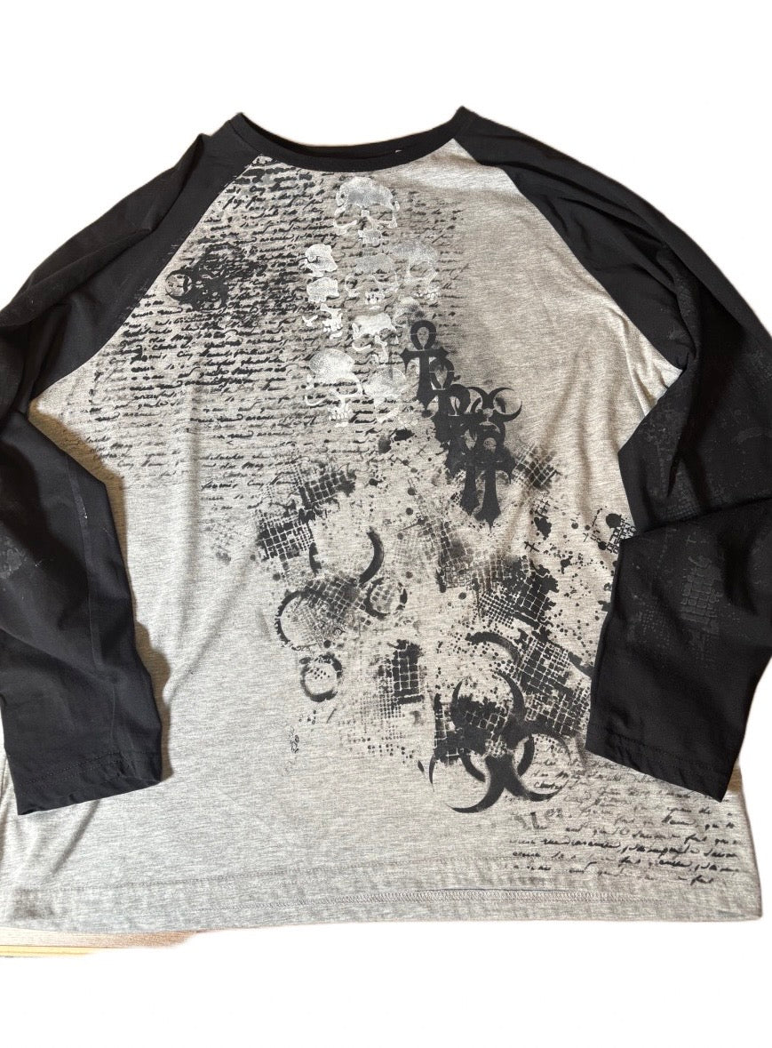 Skater style black and gray printed tshirt skull