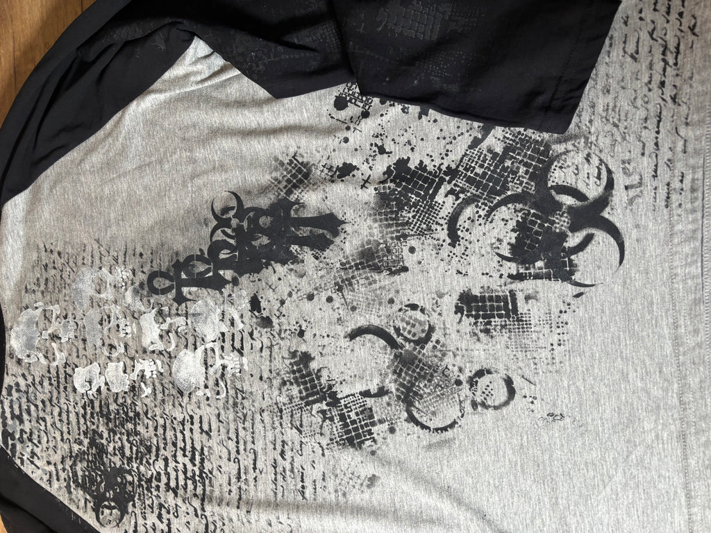 Skater style black and gray printed tshirt skull