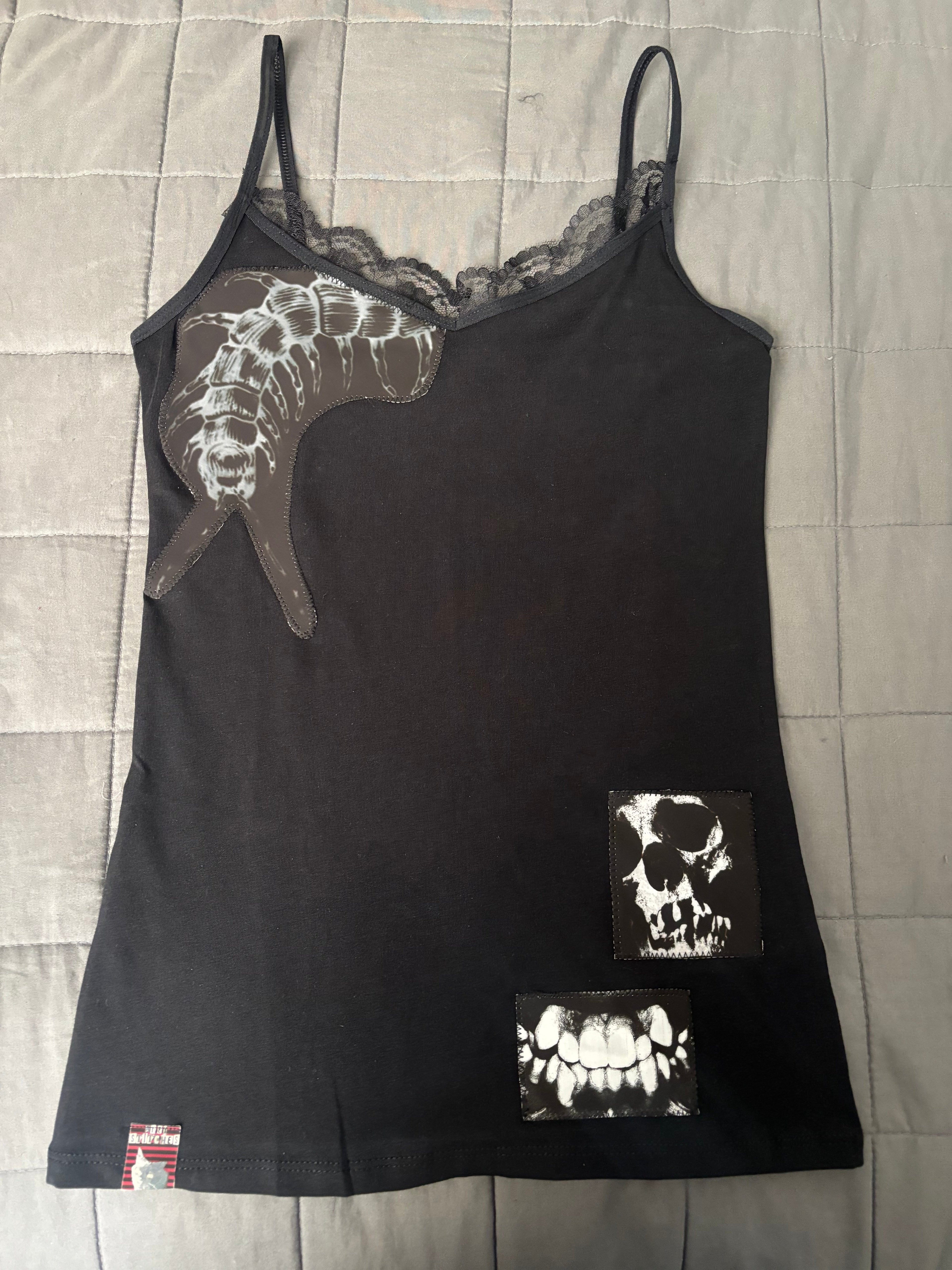 Centerpide and skull patch cami laced tank top