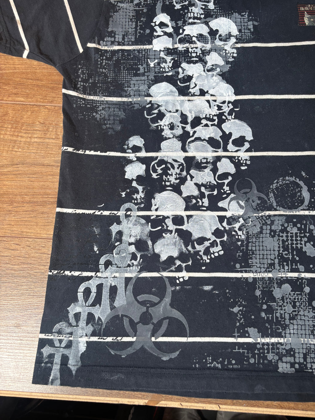 Alternative White and Navy print striped tshirt with skulls