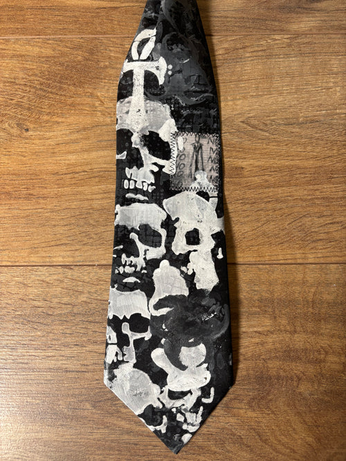 Alternative skull tie