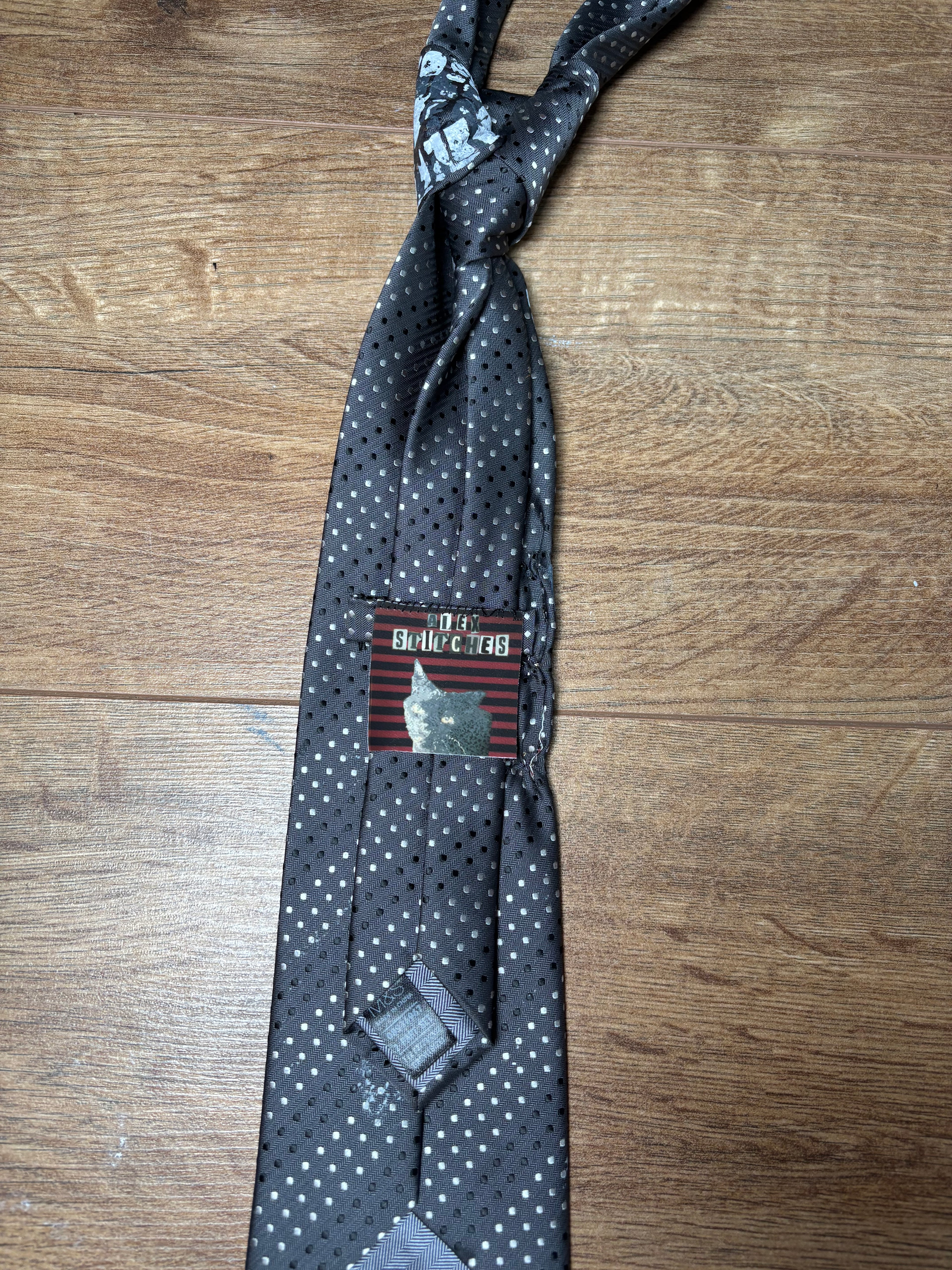 Alternative skull tie