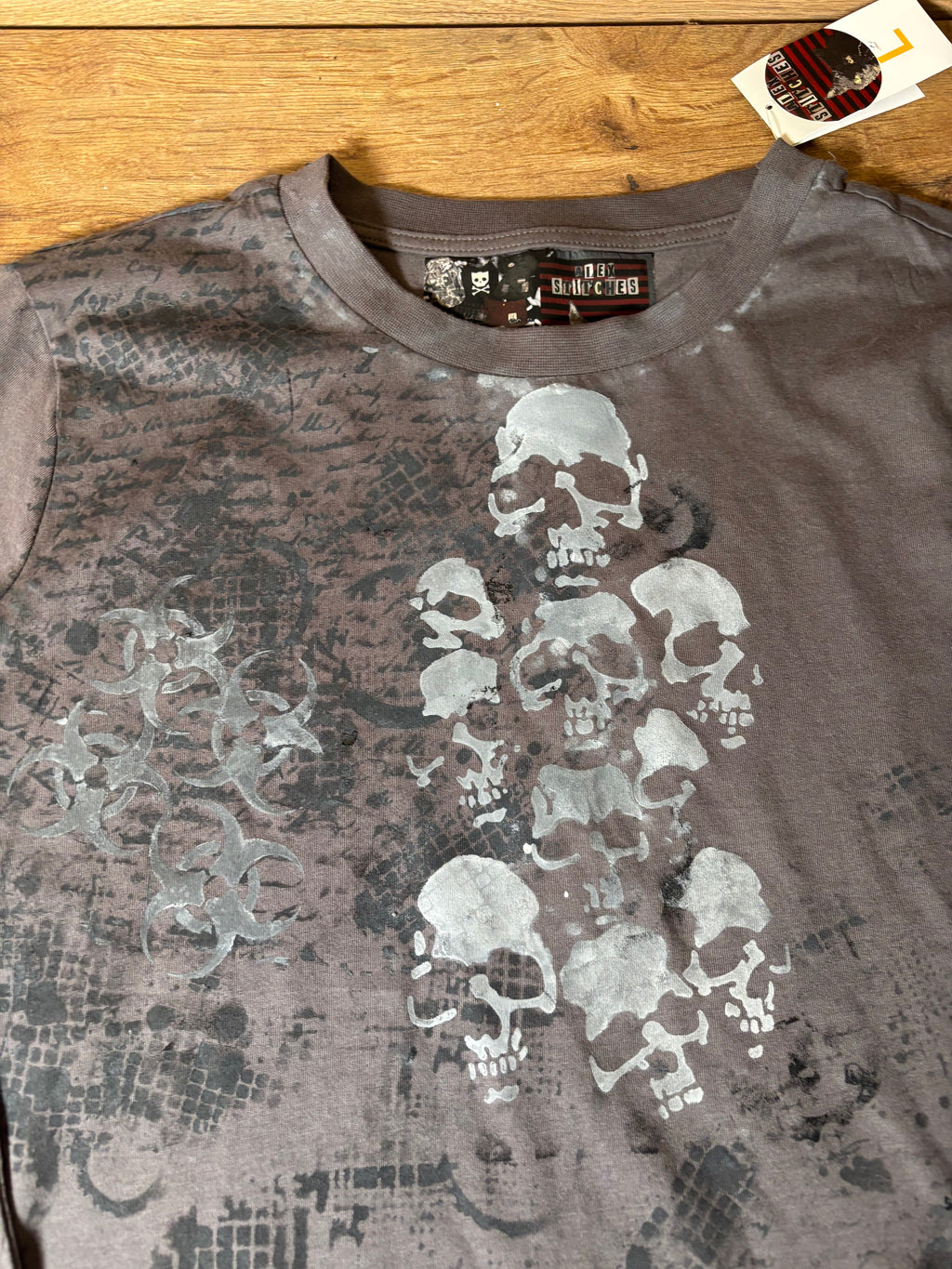 Skater style gray ish brown printed long sleeved tshirt skull
