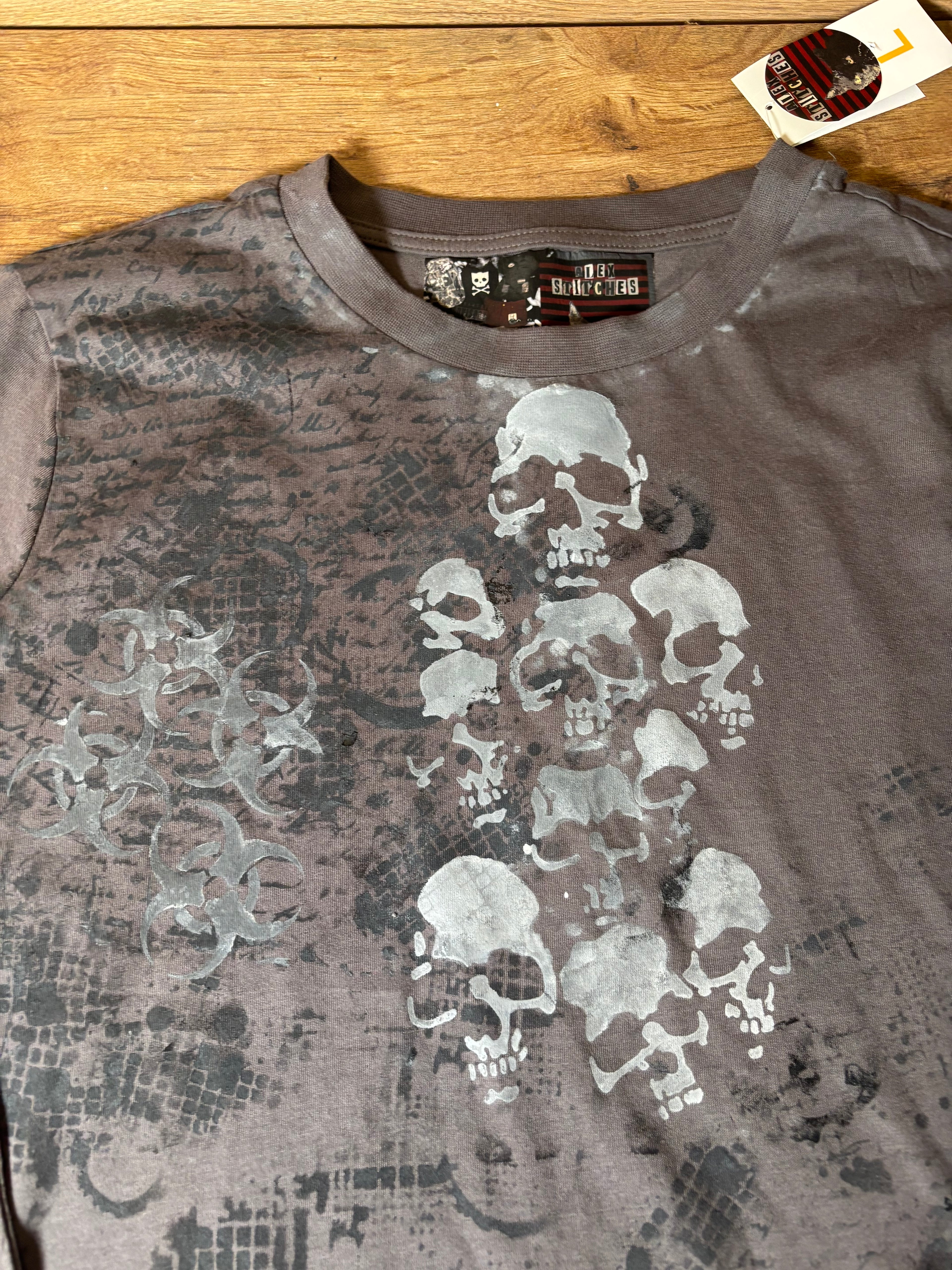 Skater style gray ish brown printed long sleeved tshirt skull