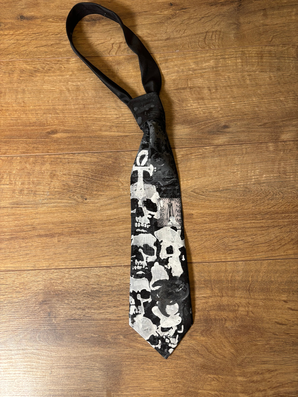 Alternative skull tie