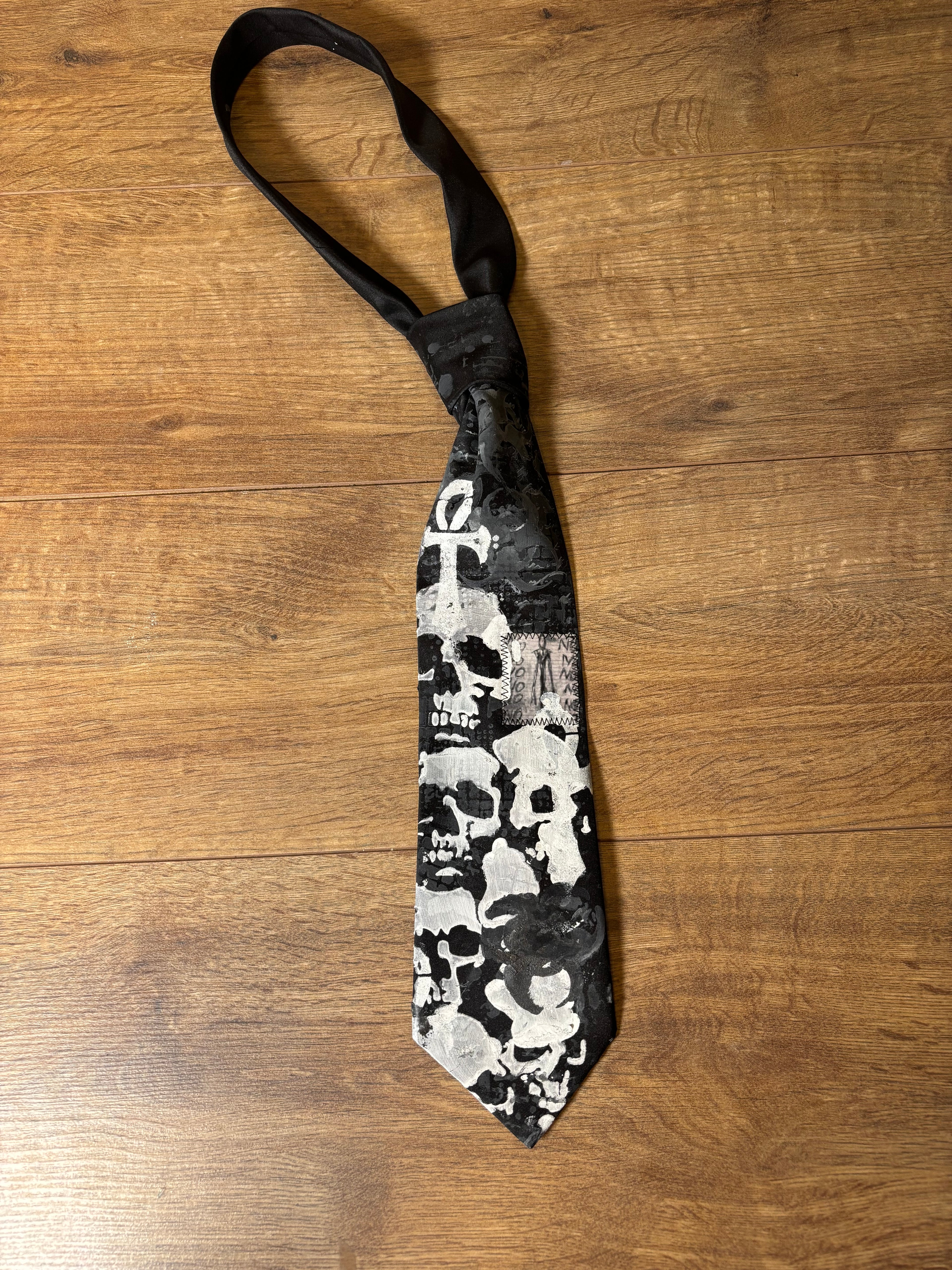 Alternative skull tie